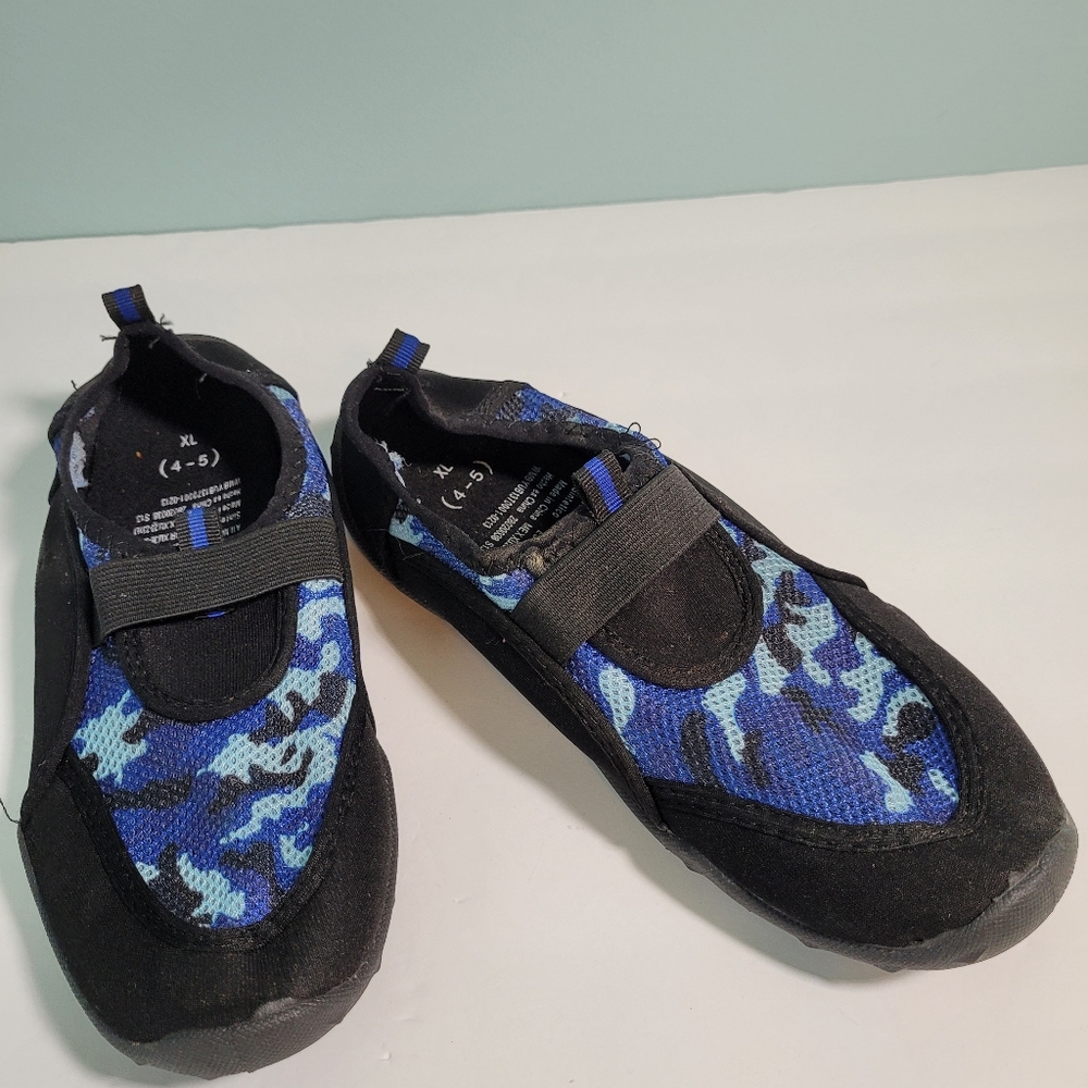 Boys Water Shoes BLUE Black CAMO  Size  XL 4-5